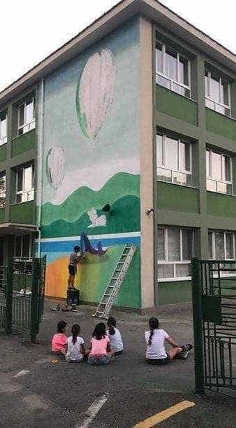 Un început bun: desene inspirate, în culori vesele, pe o școală din Pitești