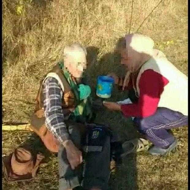 Bărbat rătăcit în pădure, găsit de polițiști cu ajutorul unui câine