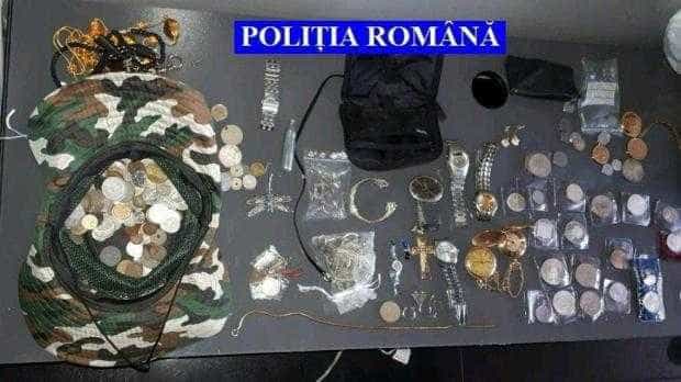 Percheziții la Ștefănești și Bradu într-un dosar de furt calificat și proxenetism