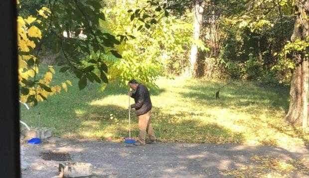 Prima poză cu Pendiuc la muncă în folosul comunității