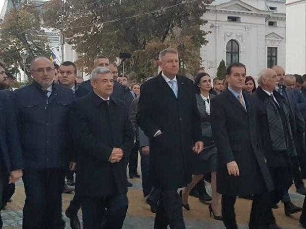 Preşedintele Iohannis, impresionat de primirea din centrul Piteştiului: „Aţi fost la înălţime maximă”