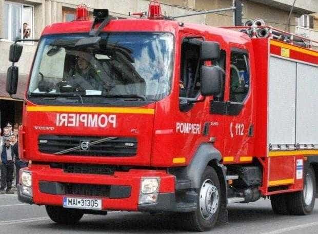 Pompierii din Curtea de Argeș au alimentat spitalul cu apă de uz menajer