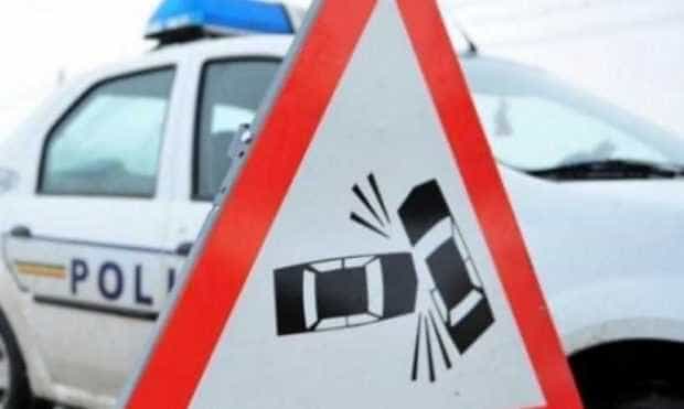 Grav accident produs la Boteni din cauza unui şofer băut şi fără permis. O persoană a decedat, o alta a fost rănită