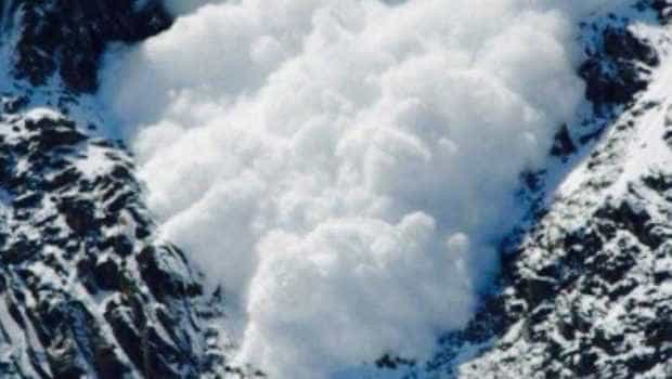Risc crescut de avalanşe în nordul județului Argeș!