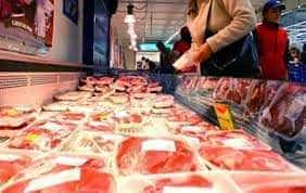 Carne expirată, descoperită în zona Târgului Săptămânal Bradu