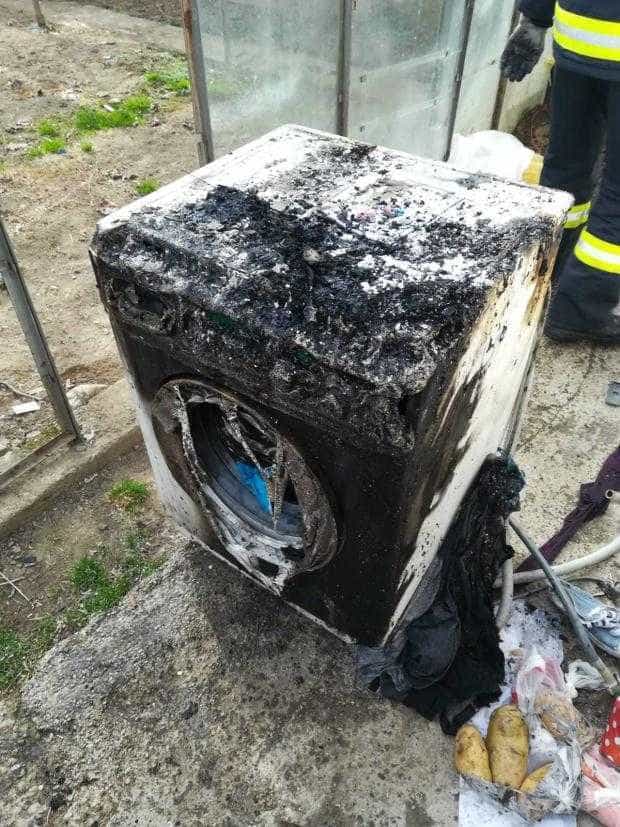 Mașina de spălat a incendiat casa