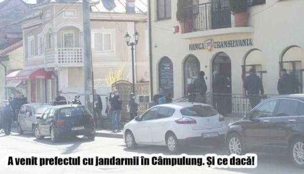 Fiindcă primarul Ţâroiu voia să le pună măşti câmpulungenilor, prefectul a năvălit cu jandarmii