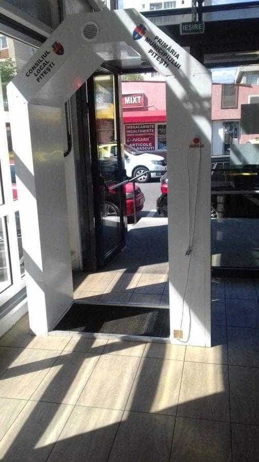 Am primit pe e-mail-ul redacției: ”Marea dotare care am văzut-o astăzi în piața Trivale”