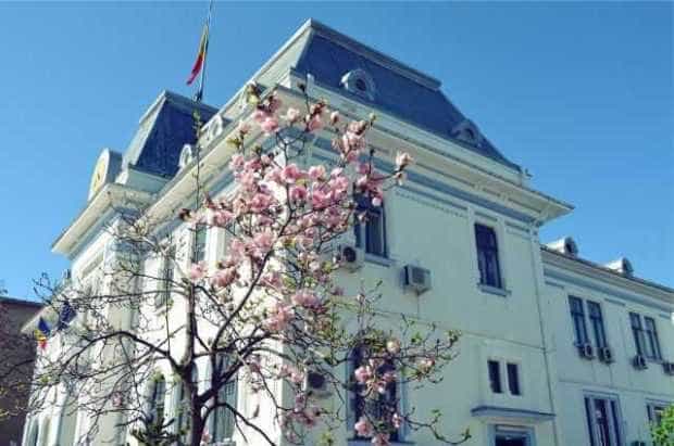 Piteștenii vârstnici, fără susținători, pot solicita sprijin de la Primăria Pitești