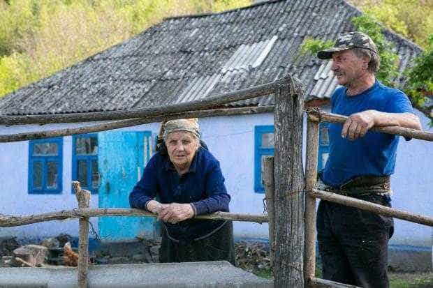 SPĂLĂTORIA DE CREIERE „COVID”: „NE VOR EXTERMINAȚI! VOR SĂ NE URMĂREASCĂ DIN COSMOS!”