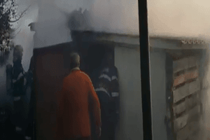 Incendiu fără victime la o gospodărie din Bradu