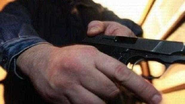 TRAGEDIE ÎN ARGEȘ! JANDARM GĂSIT ÎMPUȘCAT ÎN CAP LA LOCUL DE MUNCĂ!