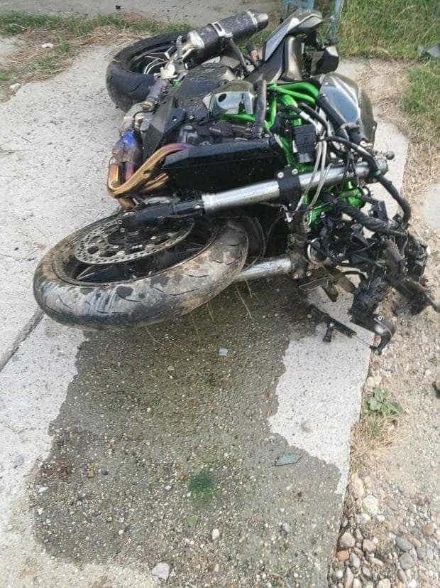 Accident grav la Merișani. Un motociclist și un pieton au murit
