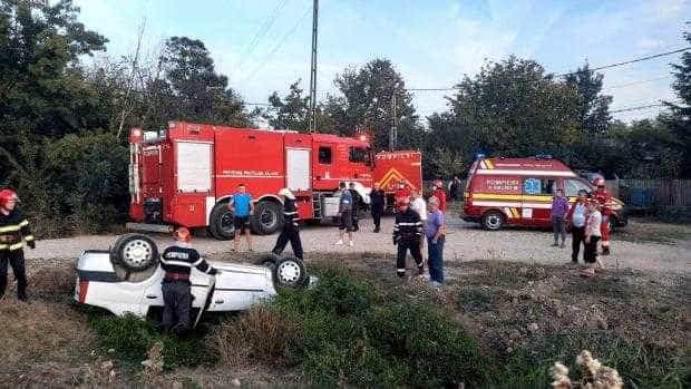 Auto răsturnat, soferul a fugit de la locul accidentului