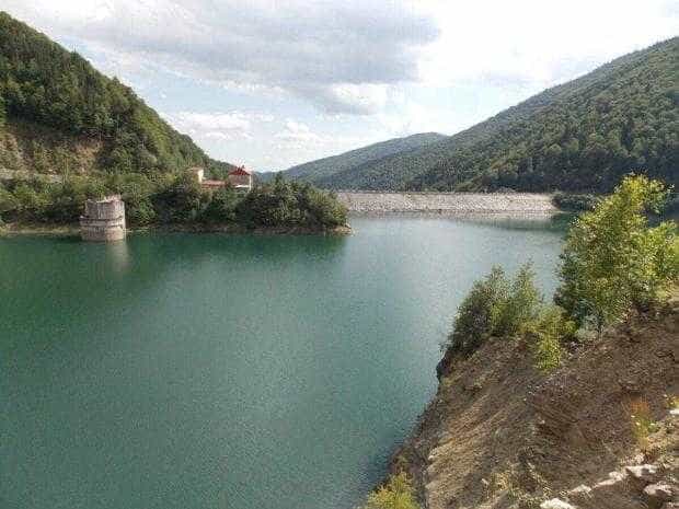 Circulația peste podul barajului Râușor va fi oprită