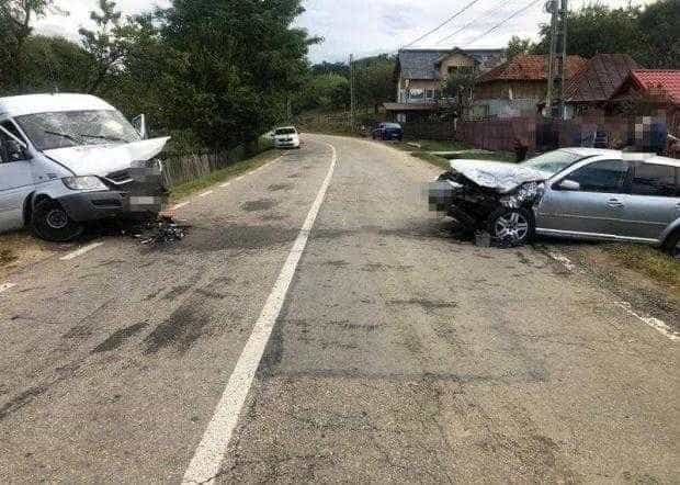 ACCIDENT LA BOTENI! Doi bărbați – transportați la spital!