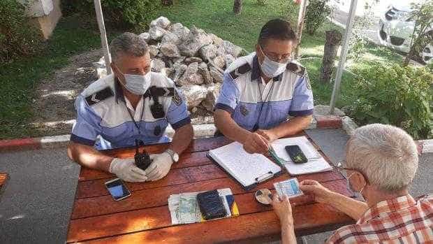 Portofel găsit de polițiștii locali pe Trivale