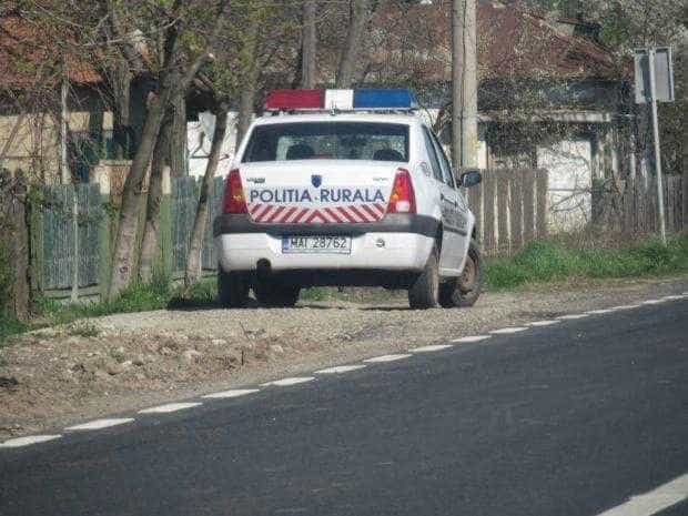 La 81 de ani făcea taximetrie ilegală. Plăcuțele de înmatriculare de la mașină – ridicate pentru 6 luni