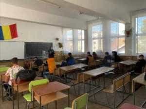 Activități preventive desfășurate de jandarmi și polițiști la unități școlare din Argeș 7 Activități preventive desfășurate de jandarmi și polițiști la unități școlare din Argeș 6