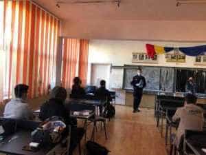 Activități preventive desfășurate de jandarmi și polițiști la unități școlare din Argeș 6 Activități preventive desfășurate de jandarmi și polițiști la unități școlare din Argeș 5