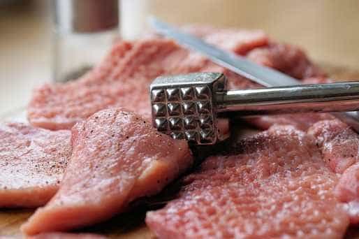 Românii vor plăti cu 30% mai mult pentru carnea de porc de Sărbători