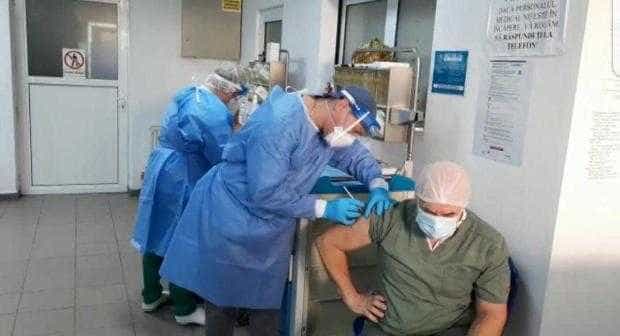 Pe 15 ianuarie va începe vaccinarea persoanelor cu vârsta peste 65 de ani