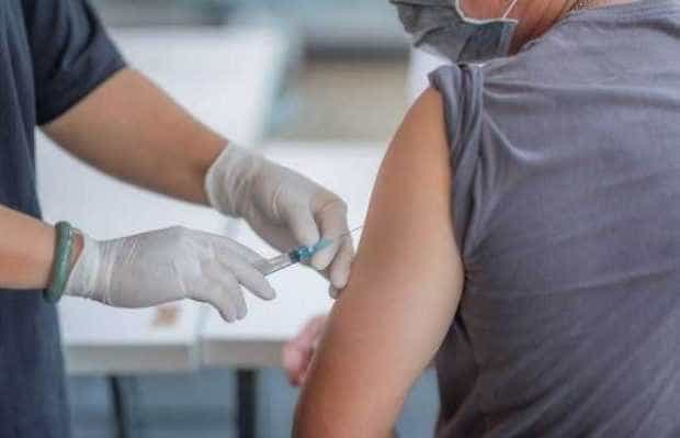 Bursa: După decesele din Norvegia, experţii în sănătate solicită suspendarea vaccinării cu Pfizer