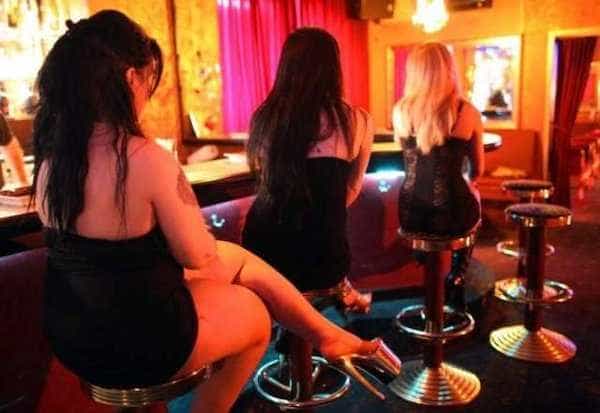 Se poate! Reţeaua prostituatelor sclave din Iași, cu program de 18 ore pe zi: 120 de ani de puşcărie