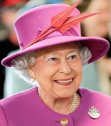 Regina Elisabeta a II-a îi îndeamnă pe britanici să se vaccineze: „Vă veţi simţi protejaţi”