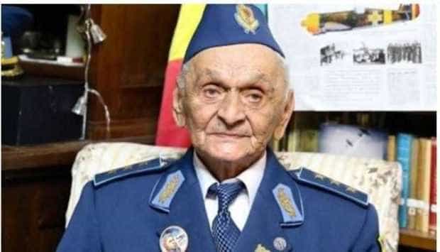 Generalul locotenent (rtr.) aviator Ion Dobran împlineşte astăzi vârsta de 102 ani