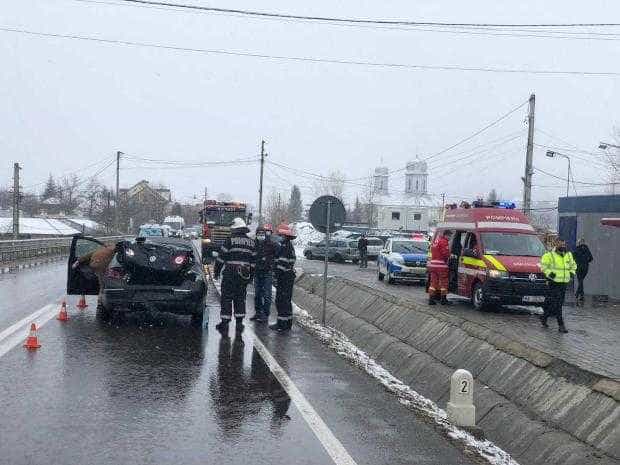O femeie a ajuns la spital în urma accidentului de la Mihăești