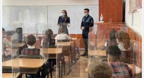 Activități preventive desfășurate de polițiști, în școlile din Argeș