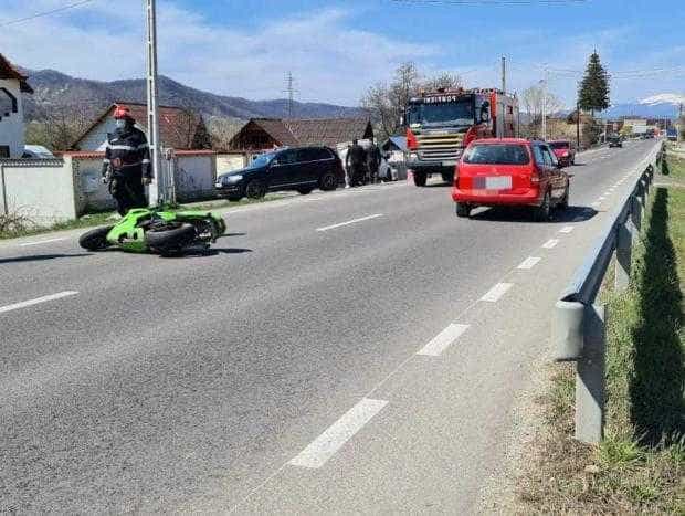 Motociclist din București accidentat grav la Corbeni. Însoțitoarea sa a fost, și ea, rănită