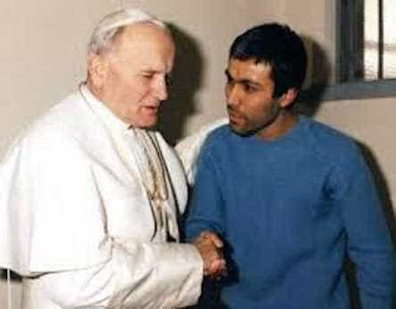 Papa Ioan Paul al II-lea si Mehmet Ali Agca