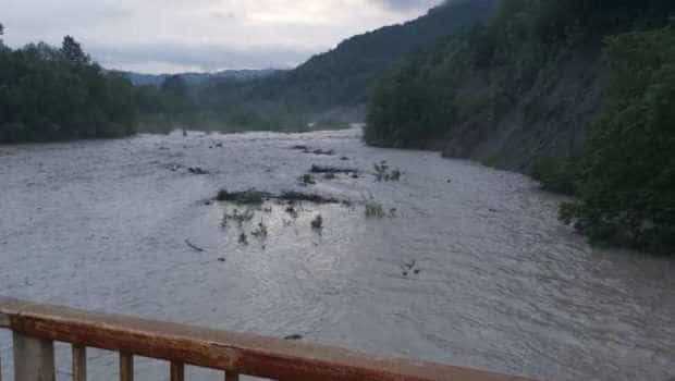 România, sub efectul ciclonului din Marea Neagră: Un mort, un dispărut, zeci de localități inundate
