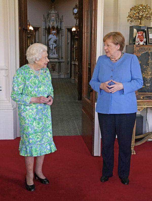 Regina Angliei si Angela Merkel
