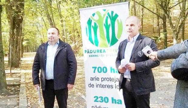 O tempora...! Pe 15 octombrie 2019, consilierul Narcis Sofianu şi doctorul Tiberiu Irimia organizau o conferinţă de presă în Pădurea Trivale.Două săptămâni mai târziu, avocatul Sofianu „defecta” şi vota alături de PSD în Consiliul Local Piteşti, decredibilizând proiectul liberal pentru declararea Pădurii Trivale pădure-parc, cu regim de arie protejată