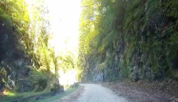 Se modernizează drumul spre Brusturet