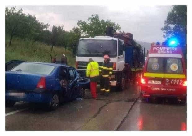 Accident mortal în Argeș după impactul dintre un autoturism și un TIR. Printre victime se află doi copii