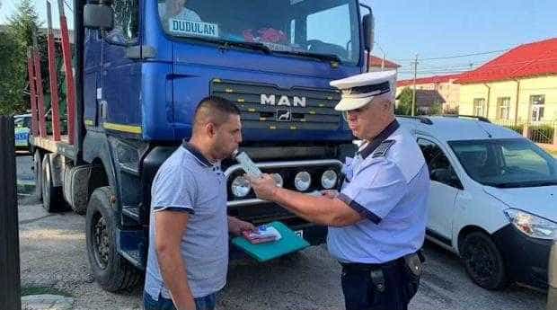 Acțiune de control a polițiștilor argeșeni pe DN 73! Zeci de șoferi au fost trași pe dreapta