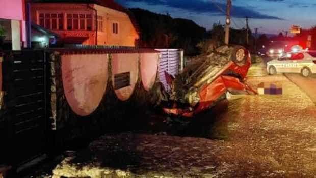 Femei surprinse într-un autoturism în flăcări. O octogenară a murit