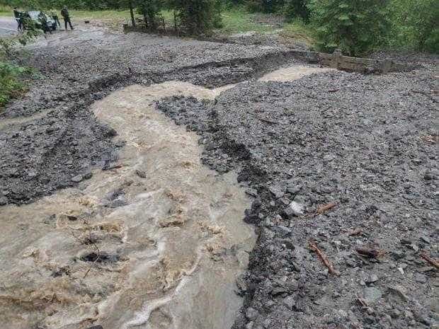 Alertă de viituri în sudul țării: Cod galben și Cod portocaliu de inundații pe râuri din bazinele Argeș și Călmățui