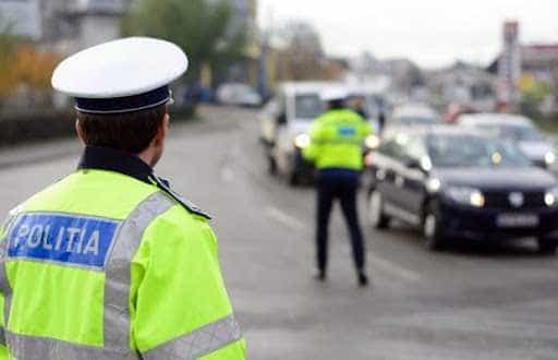 Noile restricţii, în vigoare: Acces pe baza certificatului verde, obligativitatea purtării măştii de protecţie peste tot, inclusiv pe stradă, restricţii de circulaţie pe timpul nopţii