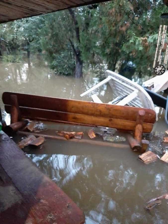 Peste 30 de gospodării inundate la Câmpulung din cauza ploii torențiale