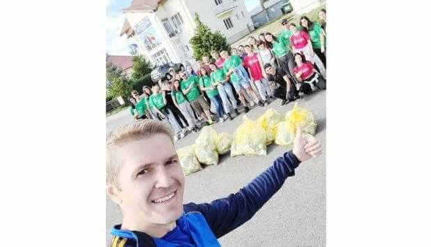 Voluntarii de la Asociaţia „Zimbrul Carpatin” au adunat zeci de saci de gunoaie din Albota