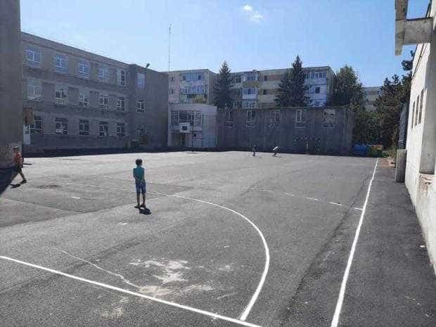 Au fost reabilitate trei terenuri de sport din Pitești