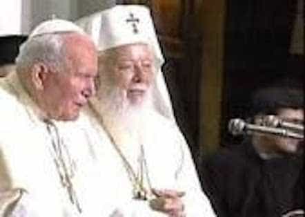 Papa Ioan Paul al II-lea si Patriarhul Teoctist