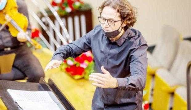 Tiberiu Oprea s-a suspendat de la Filarmonica Piteşti. Noul dirijor e Constantin Grigore