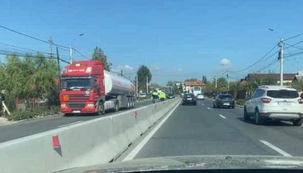 Biciclist lovit de o cisternă, la Mărăcineni! Bărbatul a fost transportat la spital