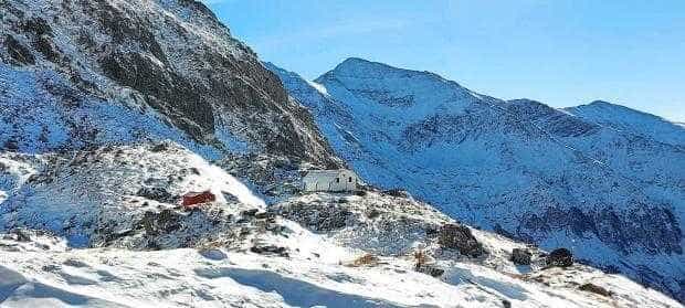 FOTO. Imagini spectaculoase cu iarna de la munte. Salvamont Argeș avertizează